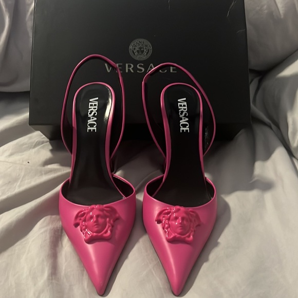 Versace sling back heels brand new zise 40 💕SOLD💕 - Picture 3 of 7